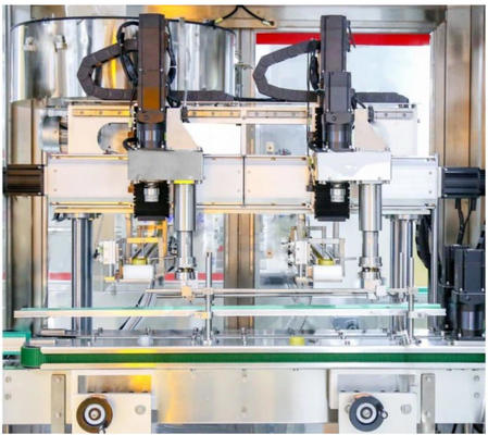 kupować Automatyczna maszyna do pokrywania otworu szerokie zastosowanie Kompatybilny z różnymi kształtami butli i konstrukcjami pokrywek dla elastycznej produkcji online manufacture