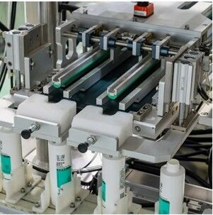 kupić Automatyczna inteligentna linia do napełniania i zamykania chemikaliów codziennego użytku o dużej prędkości, 100-1000 ml produkcja online