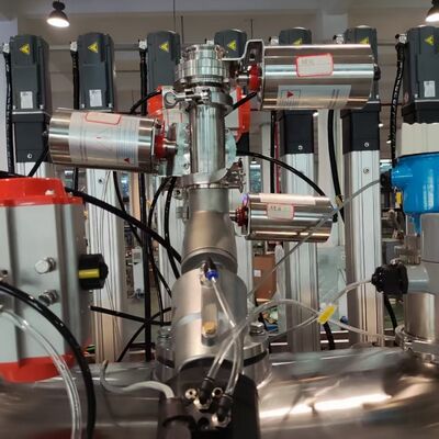 Fabrycznie wyprodukowana maszyna do napełniania płynem detergentem o pojemności 1-5L z opcjonalną pokrywą i etykietą