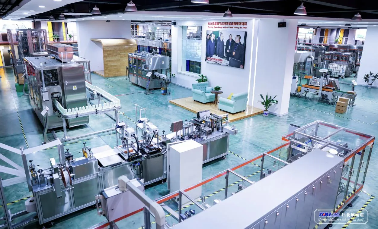 ODM Automatyczna maszyna do napełniania butli z płynami wieloogłowymi, wyłączna, opatentowana 15