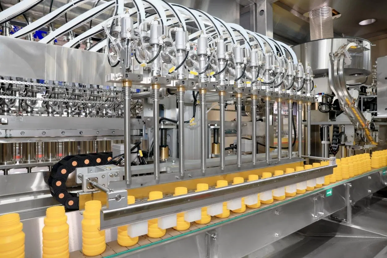 1l-5l Maszyna do automatycznego napełniania, zakręcania i pakowania oleju jadalnego, oleju smakowego, sosu, soku i octu z dużą prędkością 5